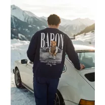   FW26 Backprint Pullover Filou 187 Chalet Owners Club BARON - Oxford Blue
