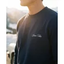 FW26 Backprint Pullover Filou 187 Chalet Owners Club BARON - Oxford Blue FW26 Backprint Pullover Filou 187 Chalet Owners Club BARON - Oxford Blue