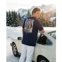   FW26 Backprint T-Shirt Filou 187 Chalet Owners Club BARON - Oxford Blue